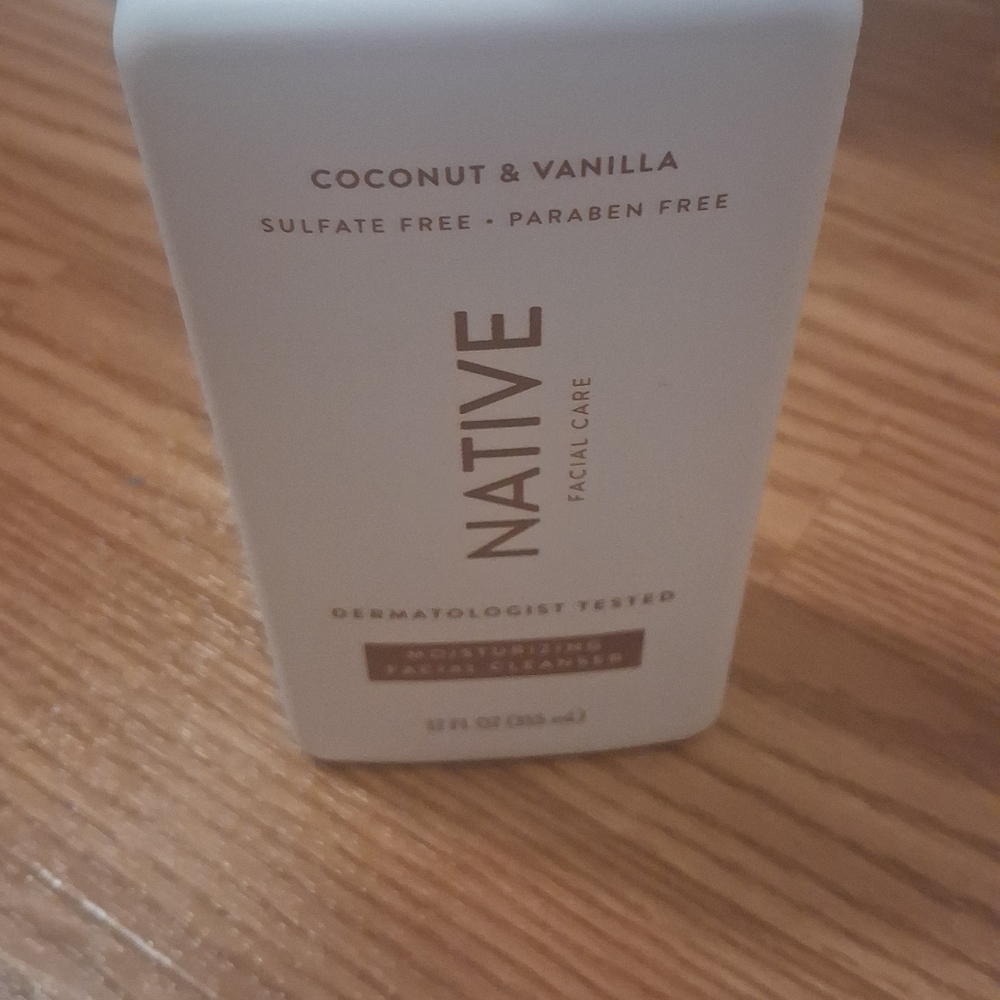Native Coconut & Vanilla Facial Cleanser